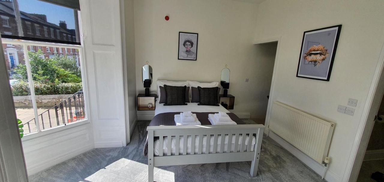 Apartment House Retreat *